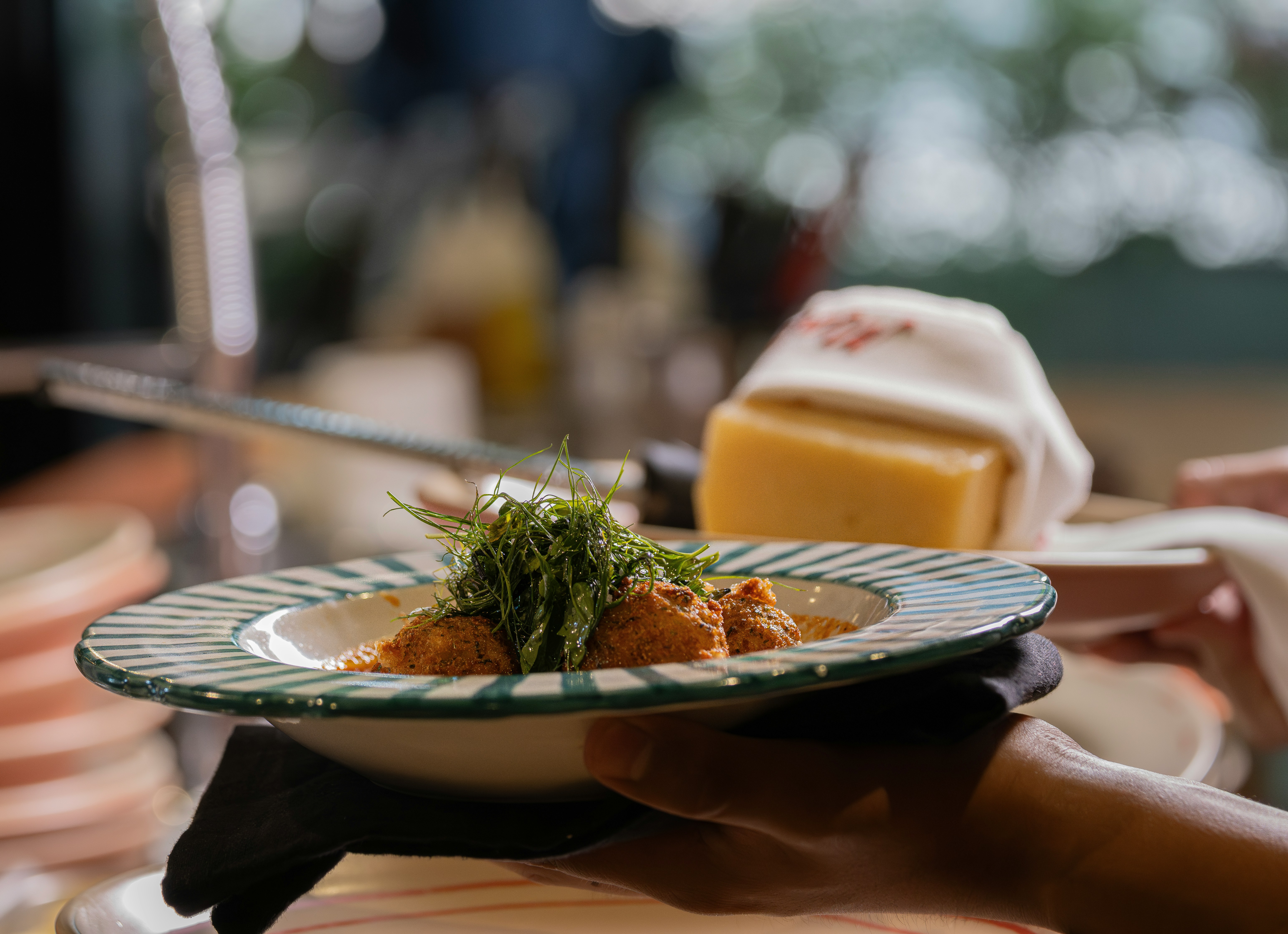 Ambient i errët i ngrohtë në Aziatik